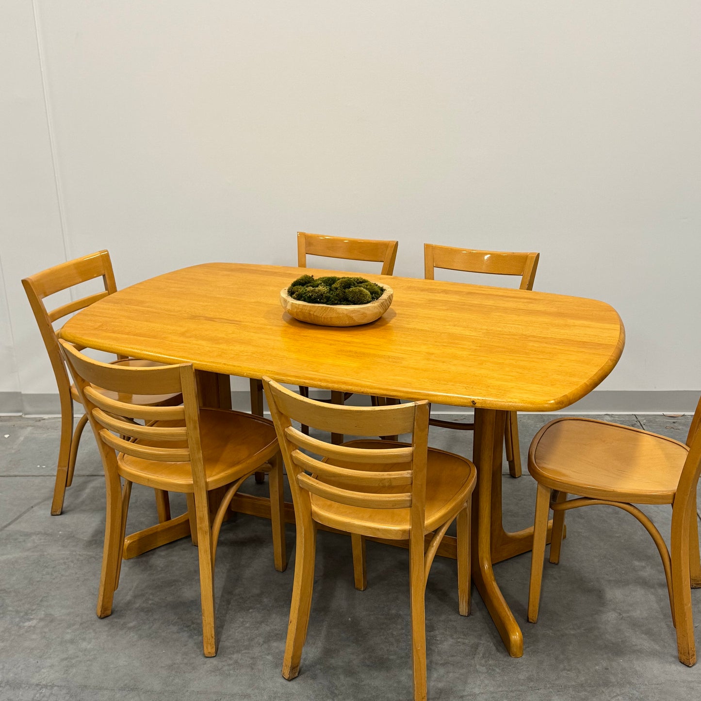 Mid Century Modern Soild Wood Dining Table with 6 Chairs