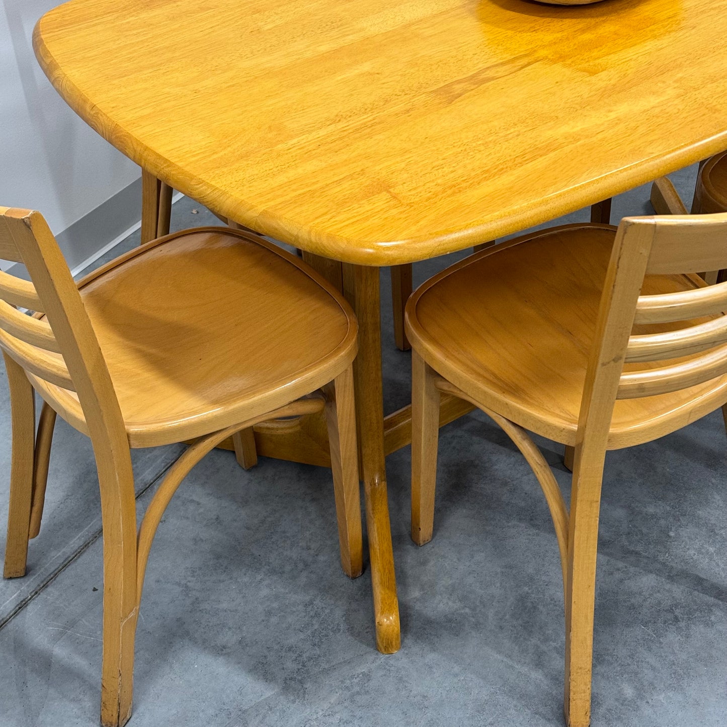 Mid Century Modern Soild Wood Dining Table with 6 Chairs