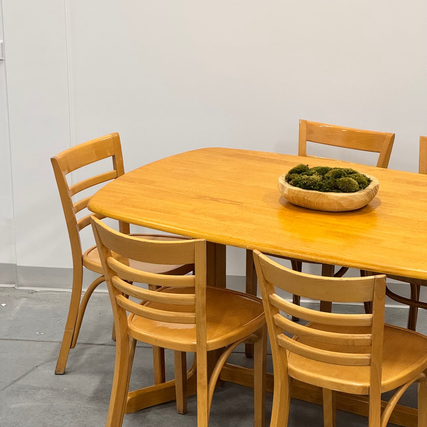 Mid Century Modern Soild Wood Dining Table with 6 Chairs