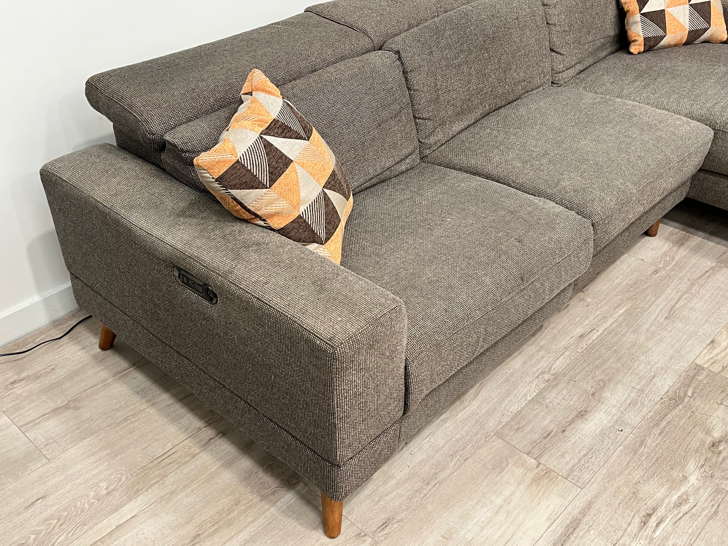 Plush 2.5 seat Electric Recliner with Chaise