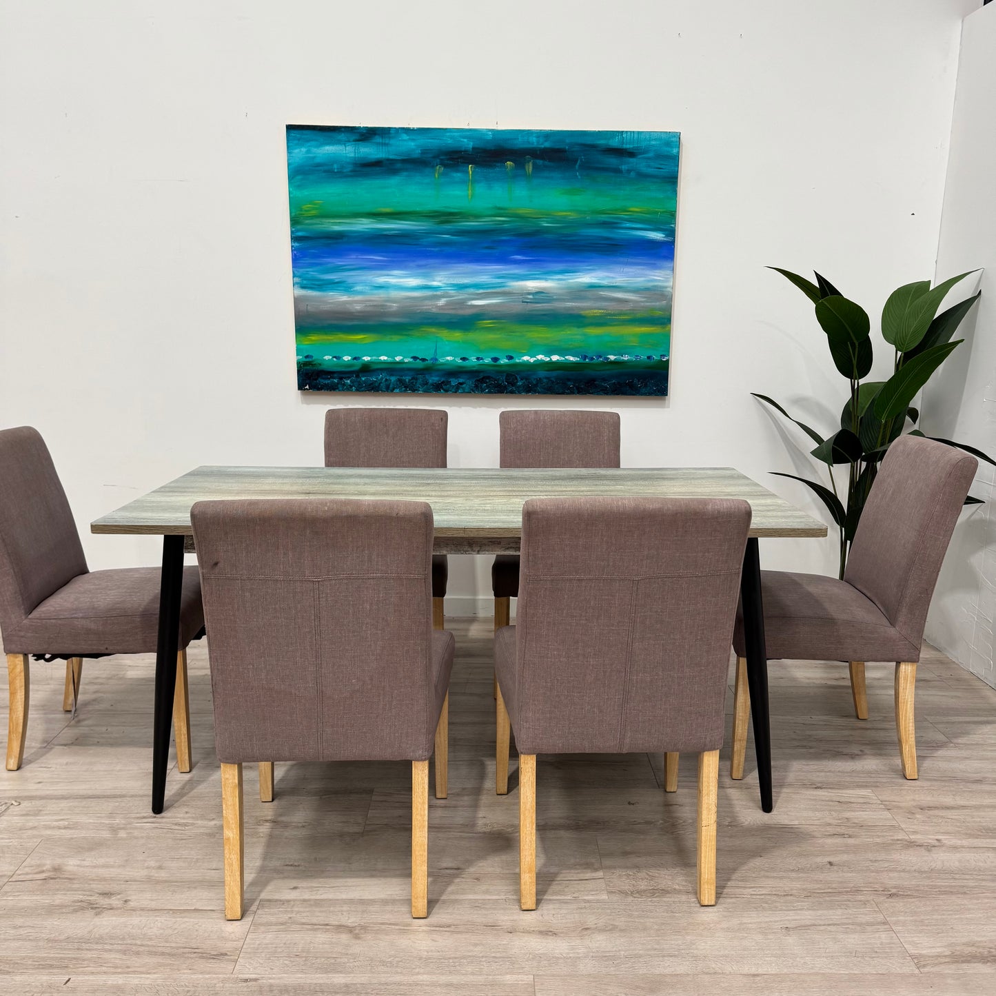 Dining Table with 6 Freedom Chairs