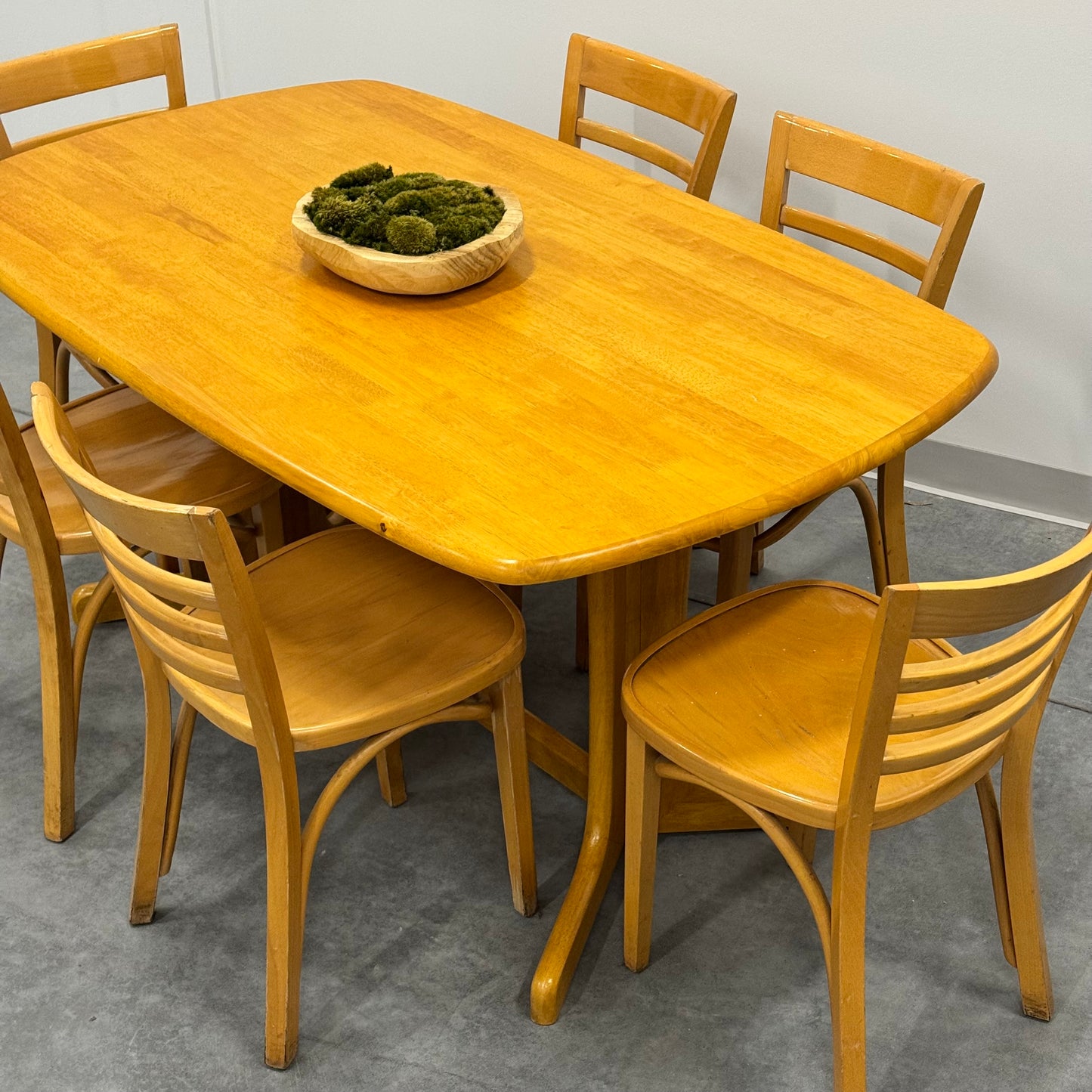 Mid Century Modern Soild Wood Dining Table with 6 Chairs