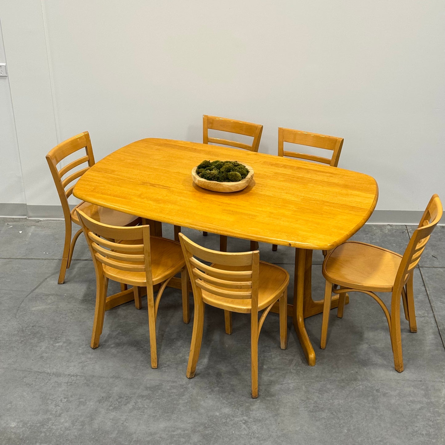 Mid Century Modern Soild Wood Dining Table with 6 Chairs